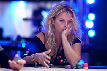 Член команды профи «Старзов» вышла на сцену, и кто удостоился наград European Poker Awards 2015