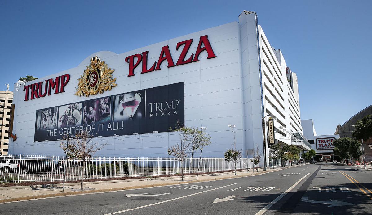 Почему снос Trump Plaza отложили на осень?